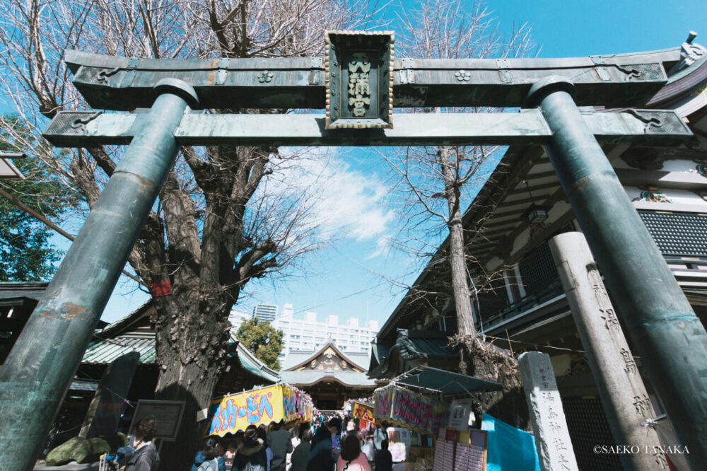 【一眼レフカメラ・レンズ作例：Nikon D7200｜SIGMA 10-20mm F3.5 EX DC HSM】東京の人気写真撮影スポットで梅の名所でもある湯島天満宮/湯島天神の大鳥居